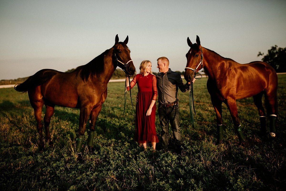 megan-renee-photography-anderson-horse-farm-engagement-session-tabby-john-12