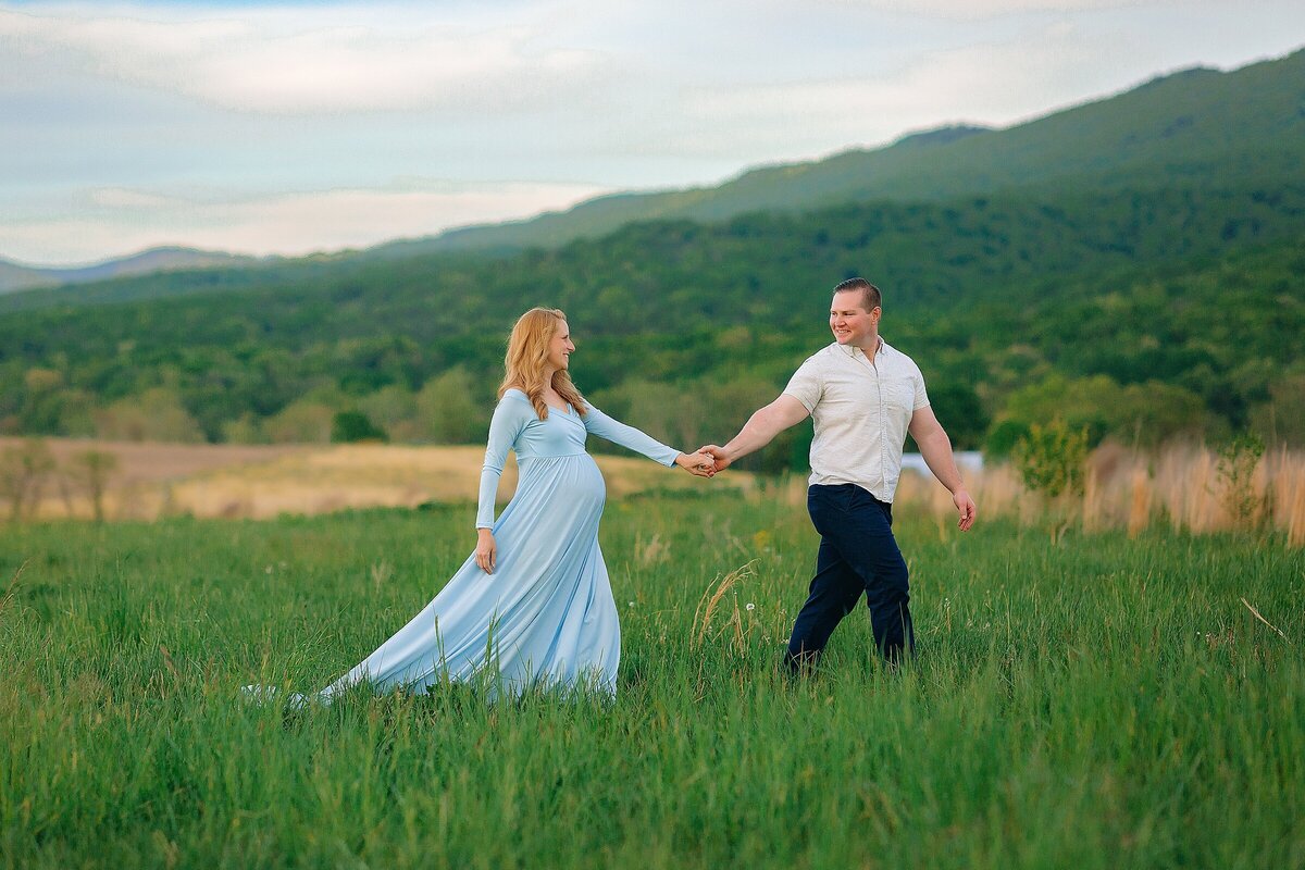 Maternity session in blue dress near Massanutten