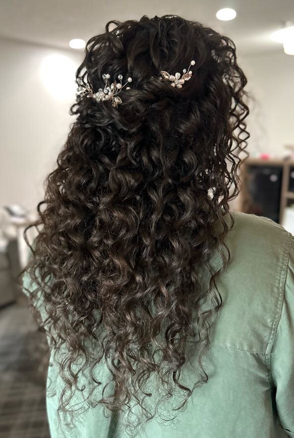 nashville hairstylist curly hair styles natural curly hair half up hairstyle
