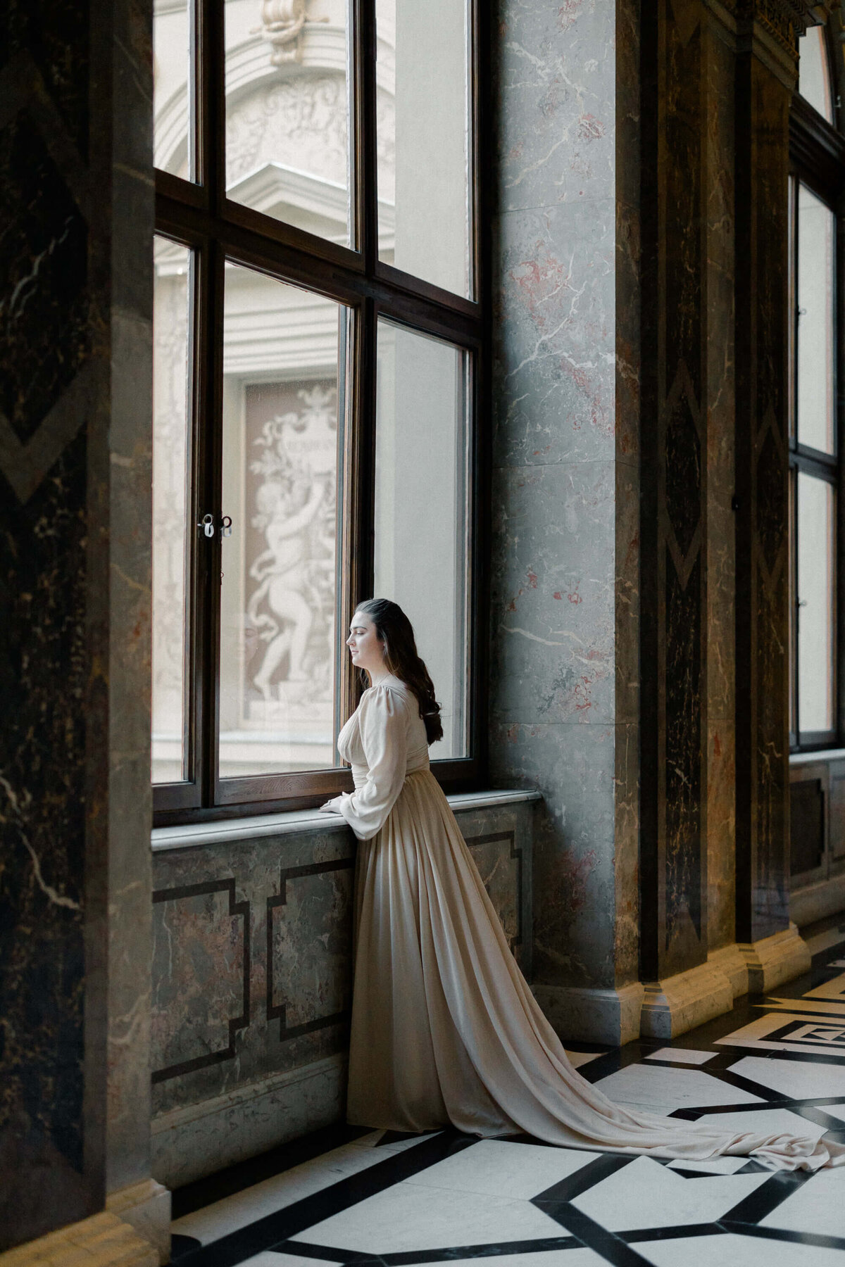 Engagement in Fine Art Museum in Vienna