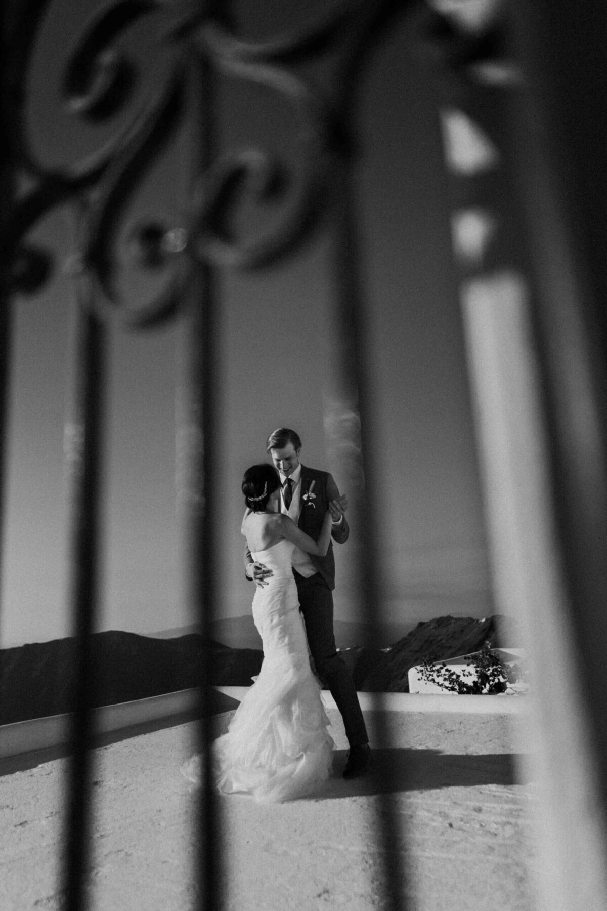 intimate-wedding-photographer-in-santorini-couple-dancing-scaled-1