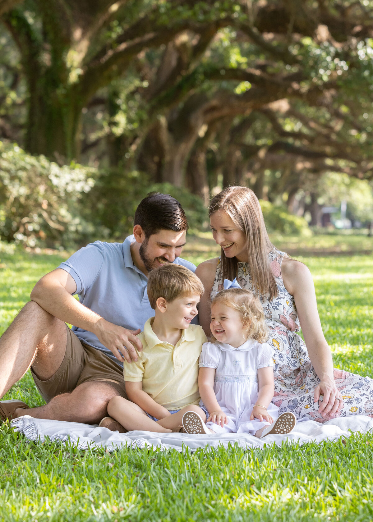 Family portrait session at Springhill College in Mobile, Alabama.