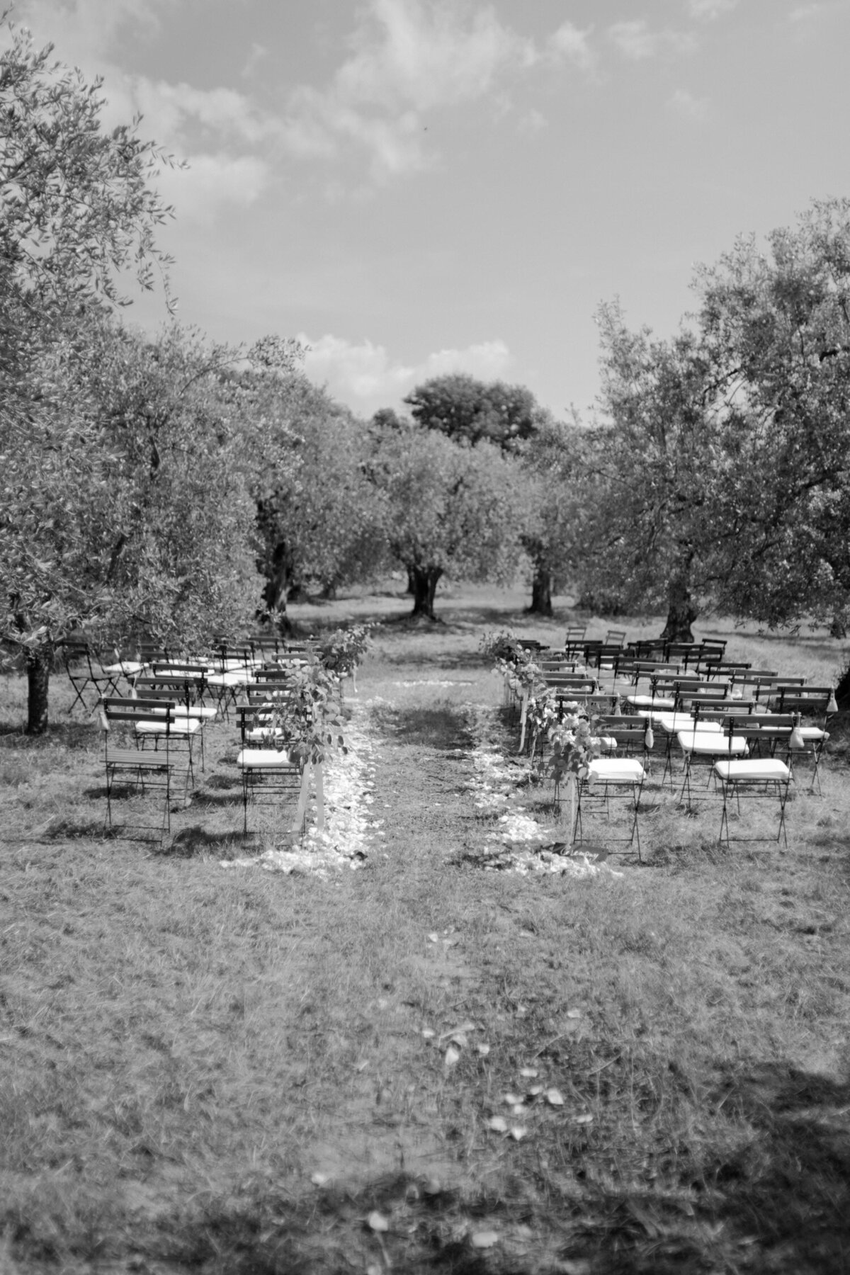 013_Tuscany_Destination_Wedding_Photographer-22_A tuscany wedding in the Chianti hills captured by Flora and Grace Wedding Photography. 