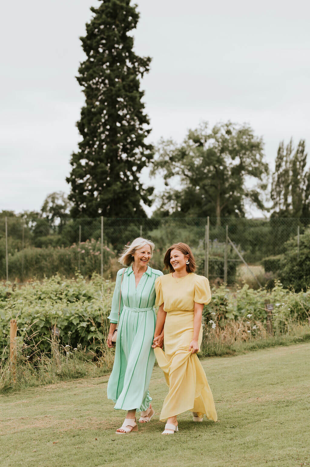 Issy-and-Bella-Floral-Design-Wedding-Florist-Herefordshire-Broadfield-Court-j&N40