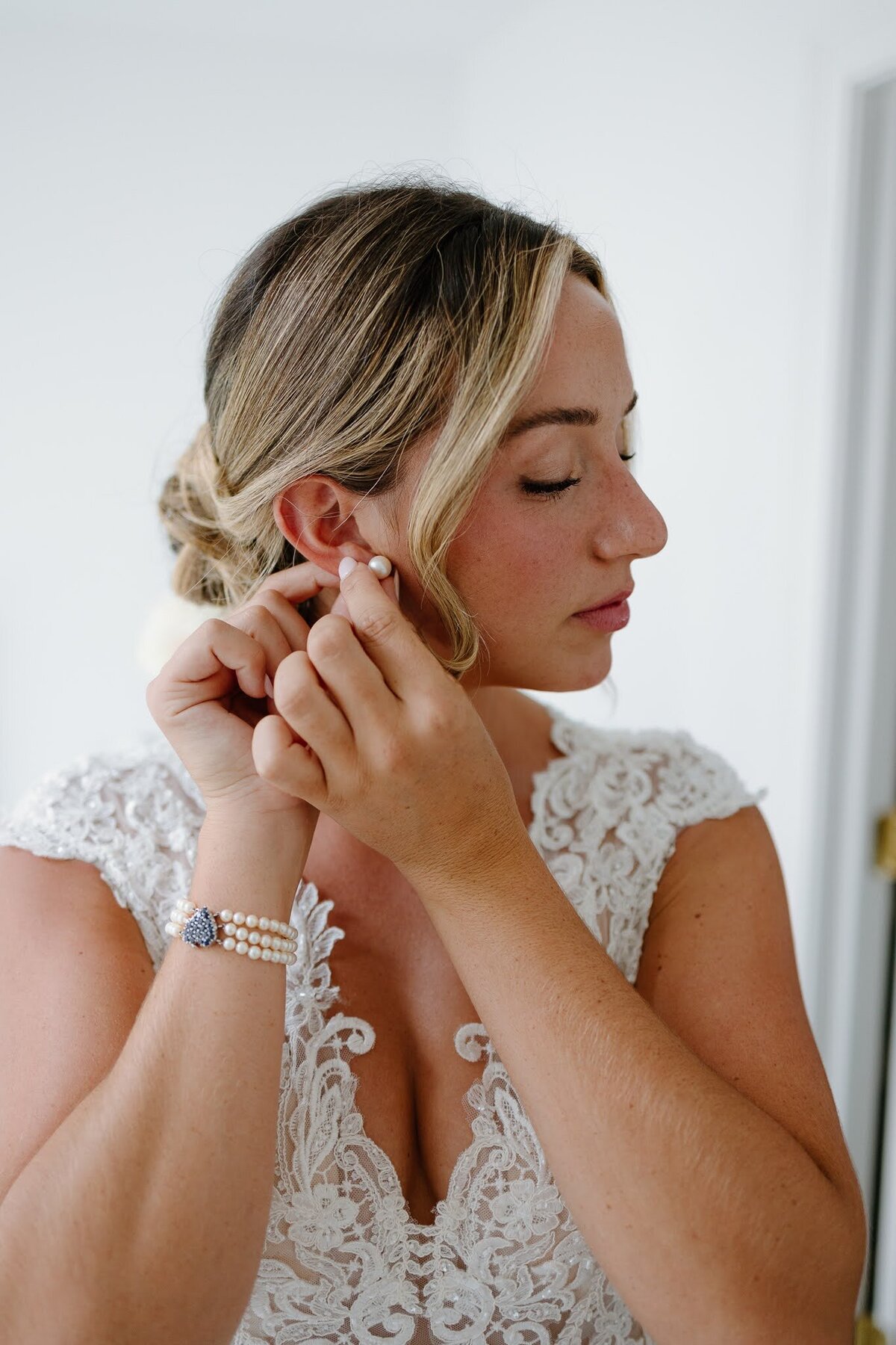 Nichole-Babiez-Photography-Dunham-woods-Geneva-Illinois-Wedding-luxury-editorial-timeless-modern-candid-bride-inspiration-chicago-photographer--17