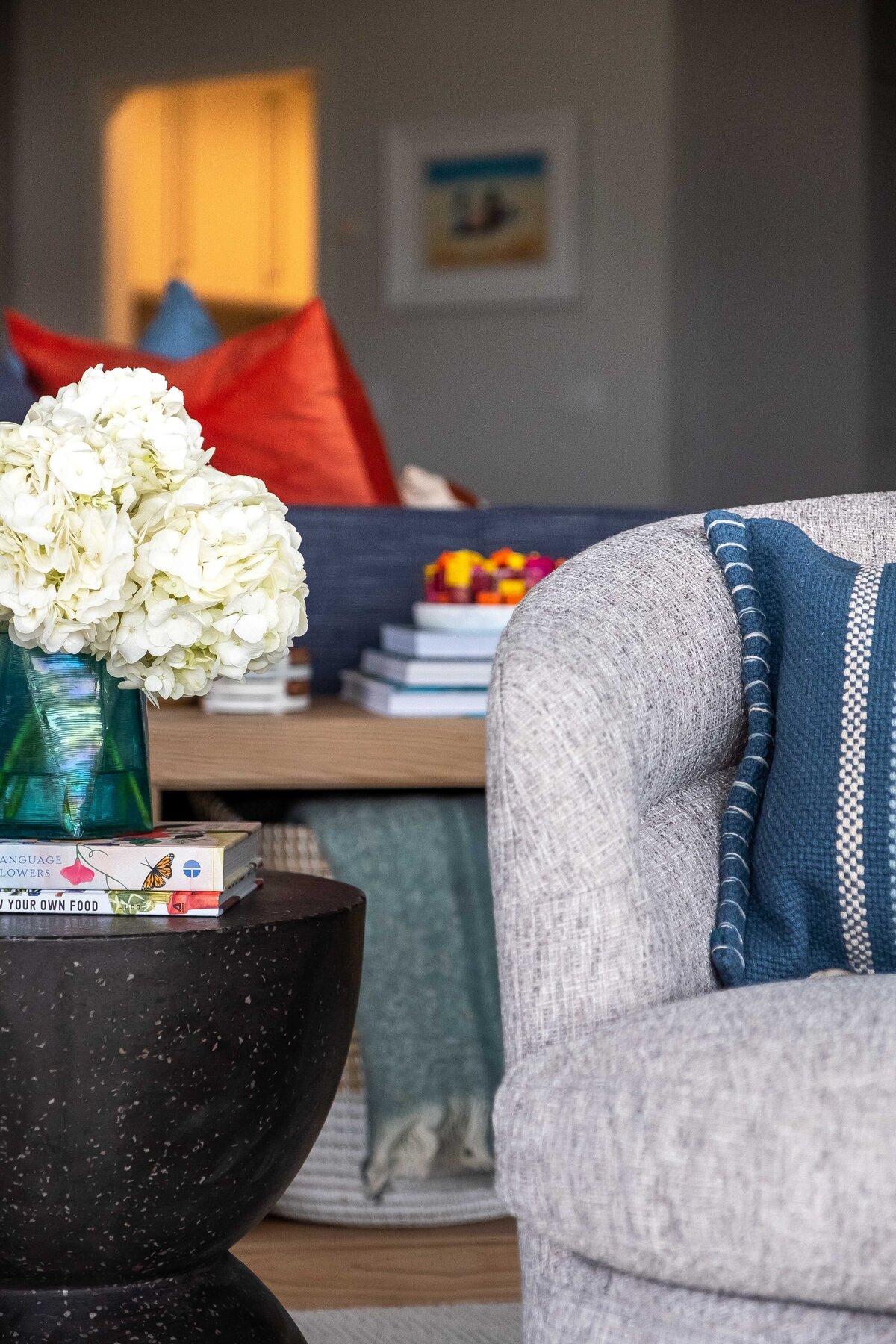 Furnish_Living Room_Swivel Chair and Accent Chair_Blue Vase