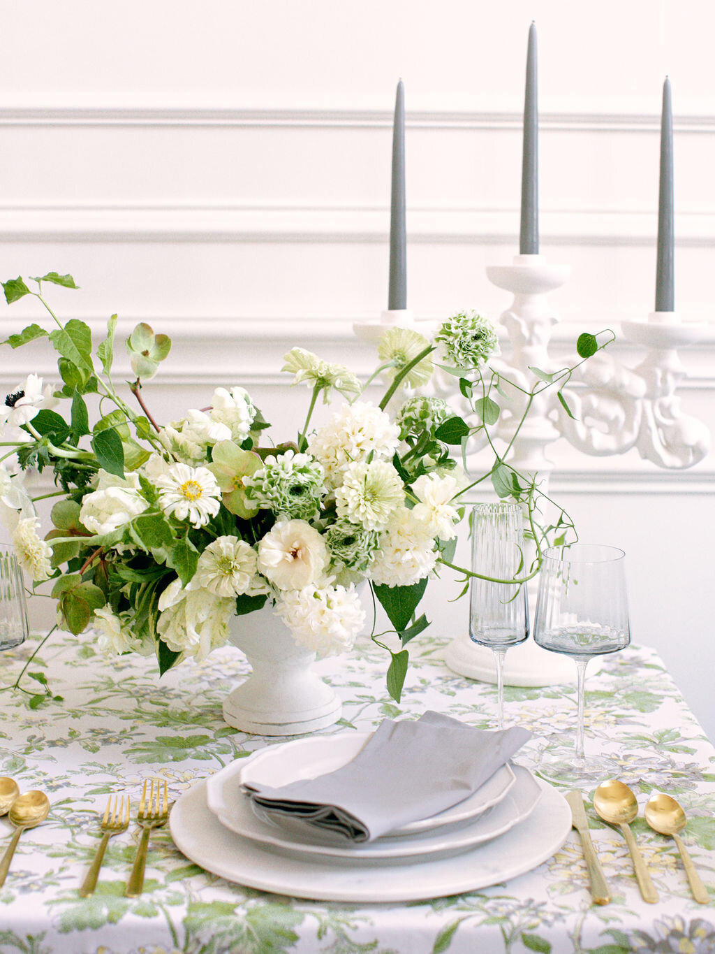 max-owens-design-english-floral-wedding-19-white-place-setting