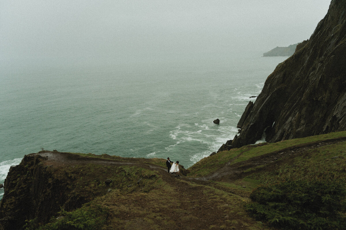 elopement oregon cliff - lizarrietaphotography-50
