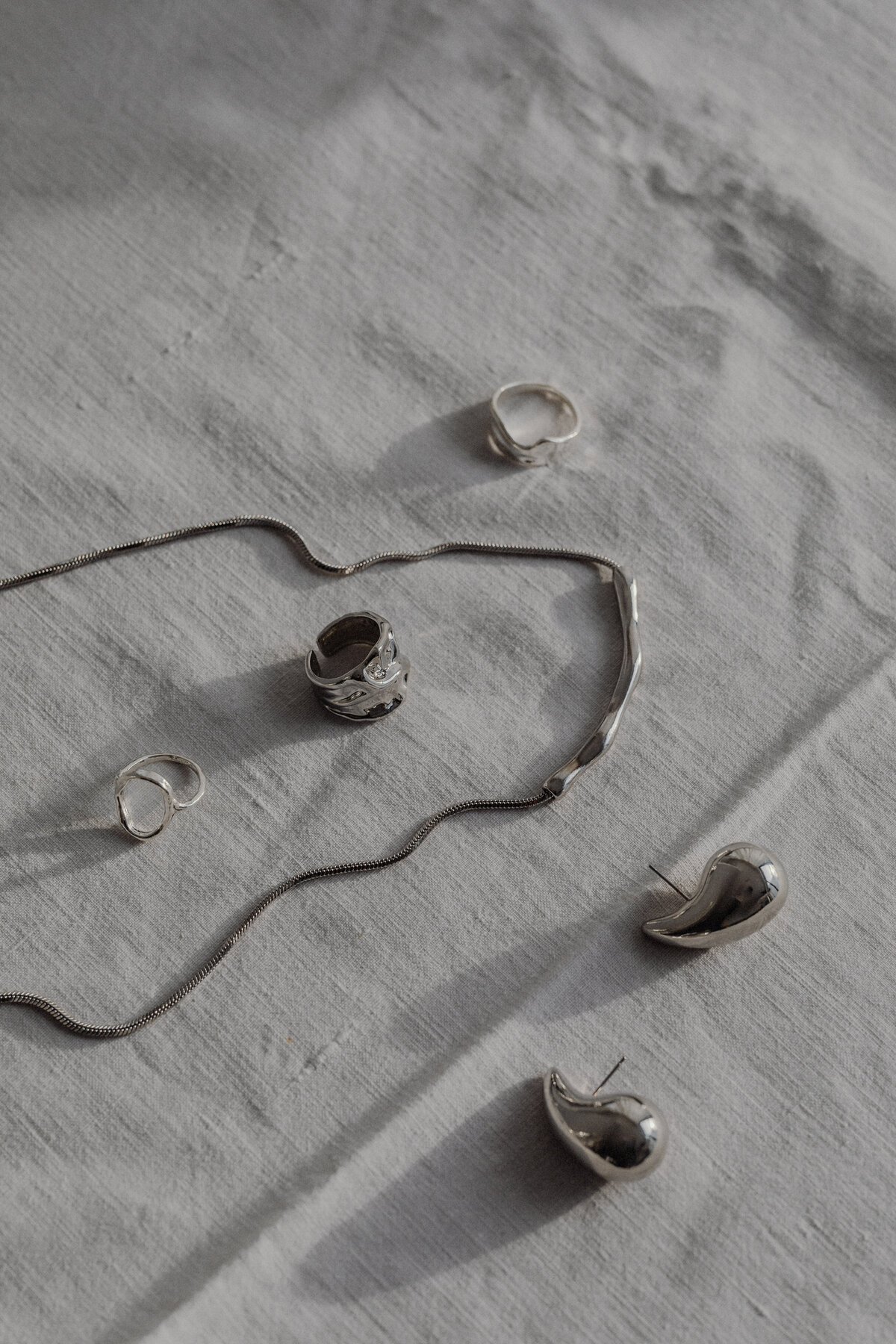 Silver Jewelry from Kaboompics