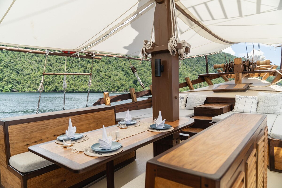 Luxury Yacht Charter Raja Ampat Dewata-yacht_Pacific-High13