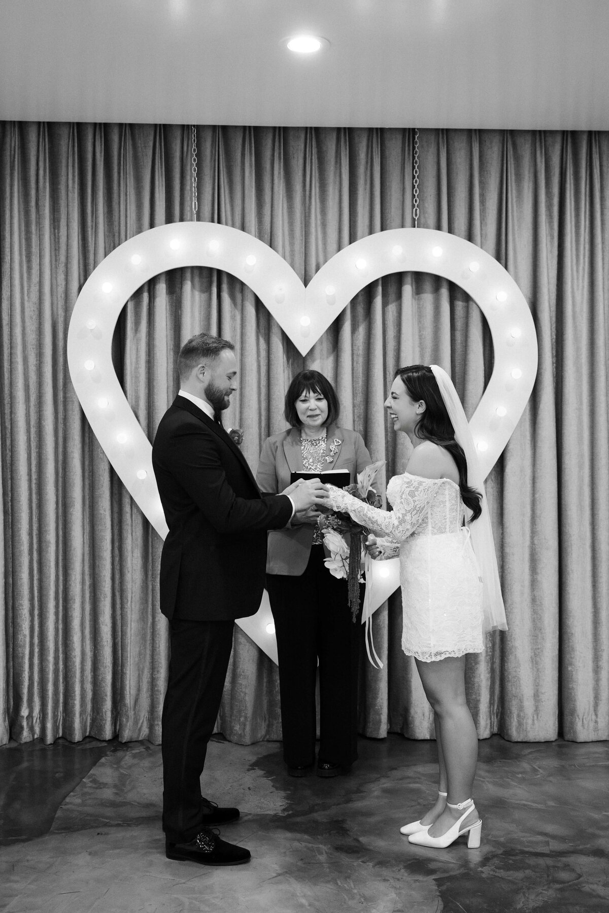 50riskyexposure_hannah-rory_las-vegas-elopement-photography