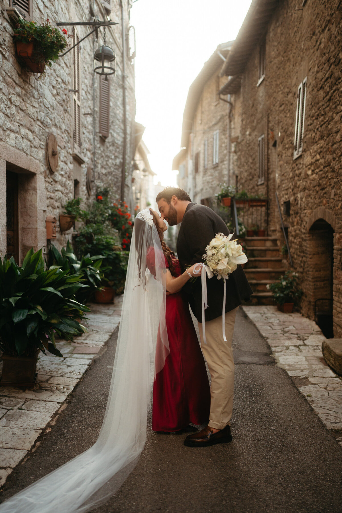 the_chaffins_international_destination_wedding_elopement_photographers_sammie_chaffin_micah_editorial_adventure_photos_travel_tuscany_italy_41