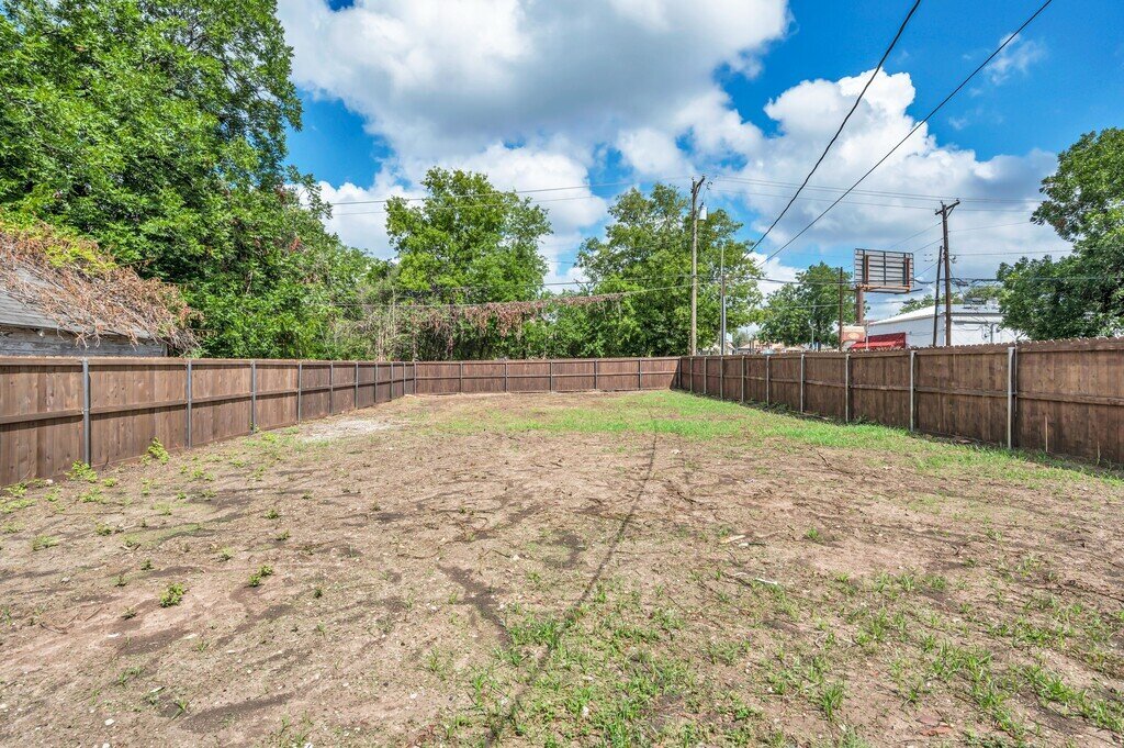 Fenced in yard at this two-bedroom, one-bathroom vacation rental house for five located just 5 minutes from Magnolia, Baylor, and all things downtown Waco.