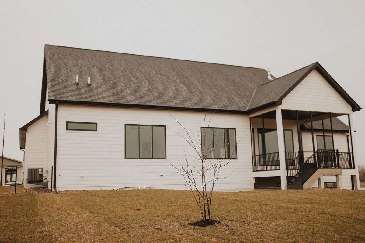 3029-Exterior-Grimes-Central-Iowa-Custom-Home-JRL-Builders-3F1A4634