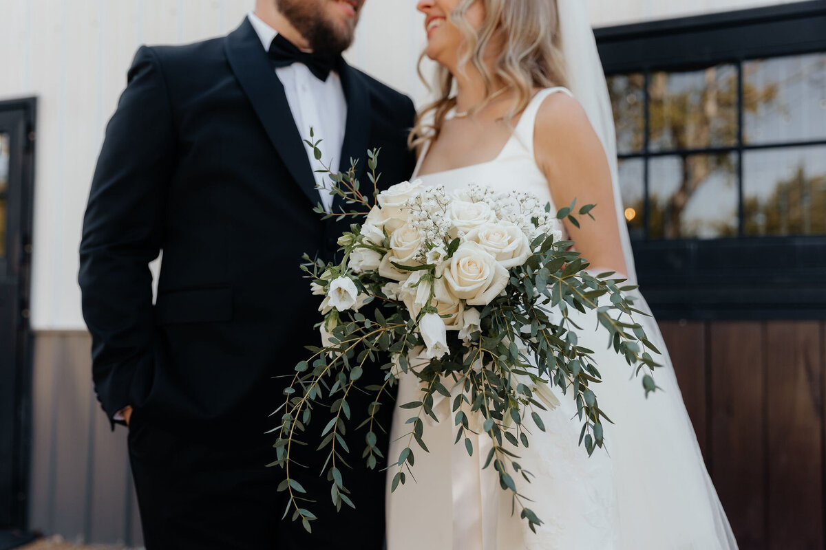 texas wedding portrait with bouquet