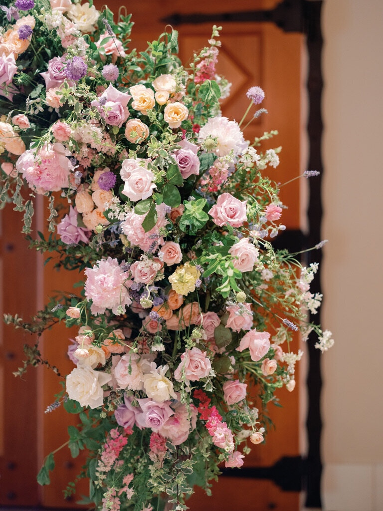 sweetheart table backdrop, pastel flowers, fresh mint