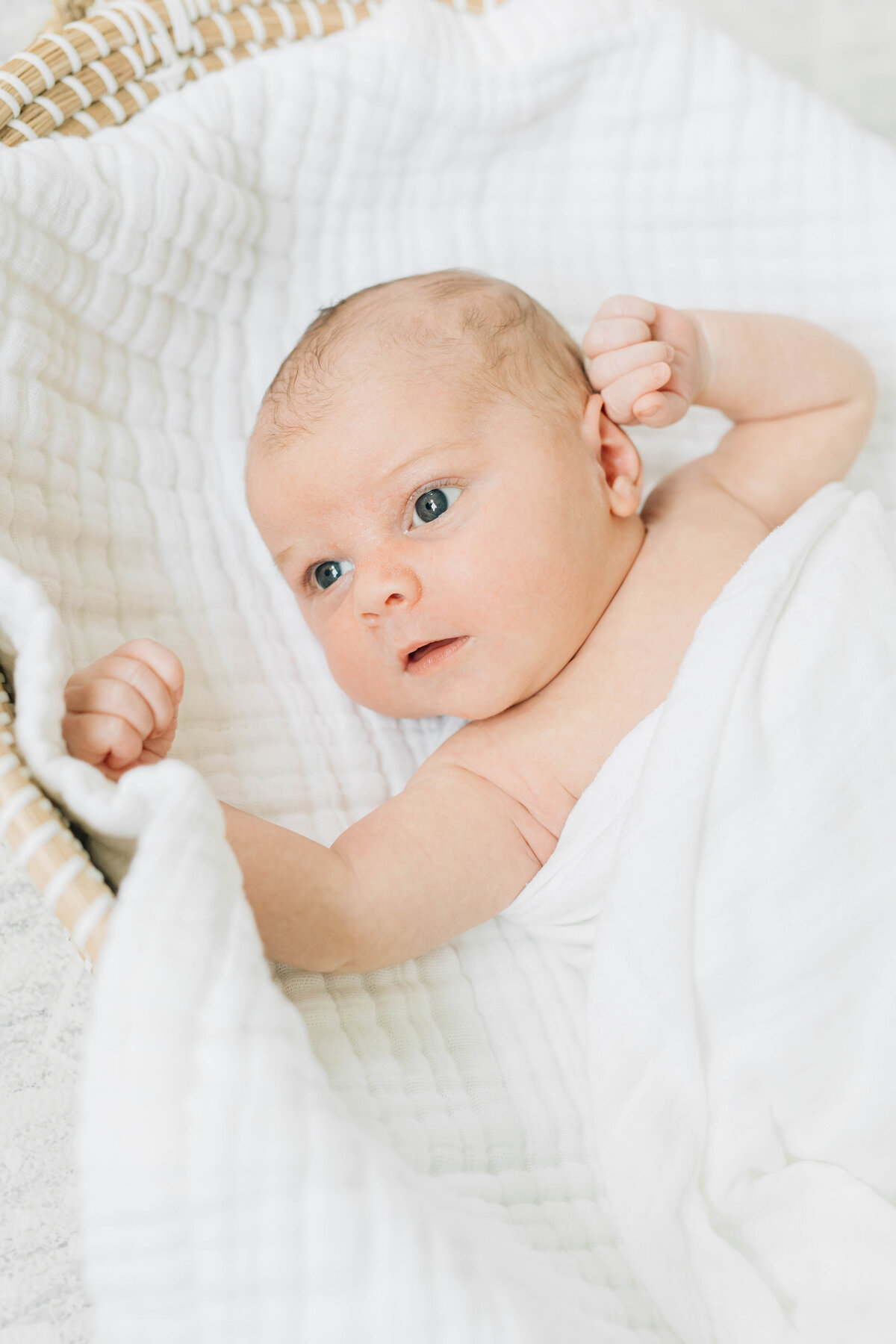 Newborn_photos_at_home_minnesota
