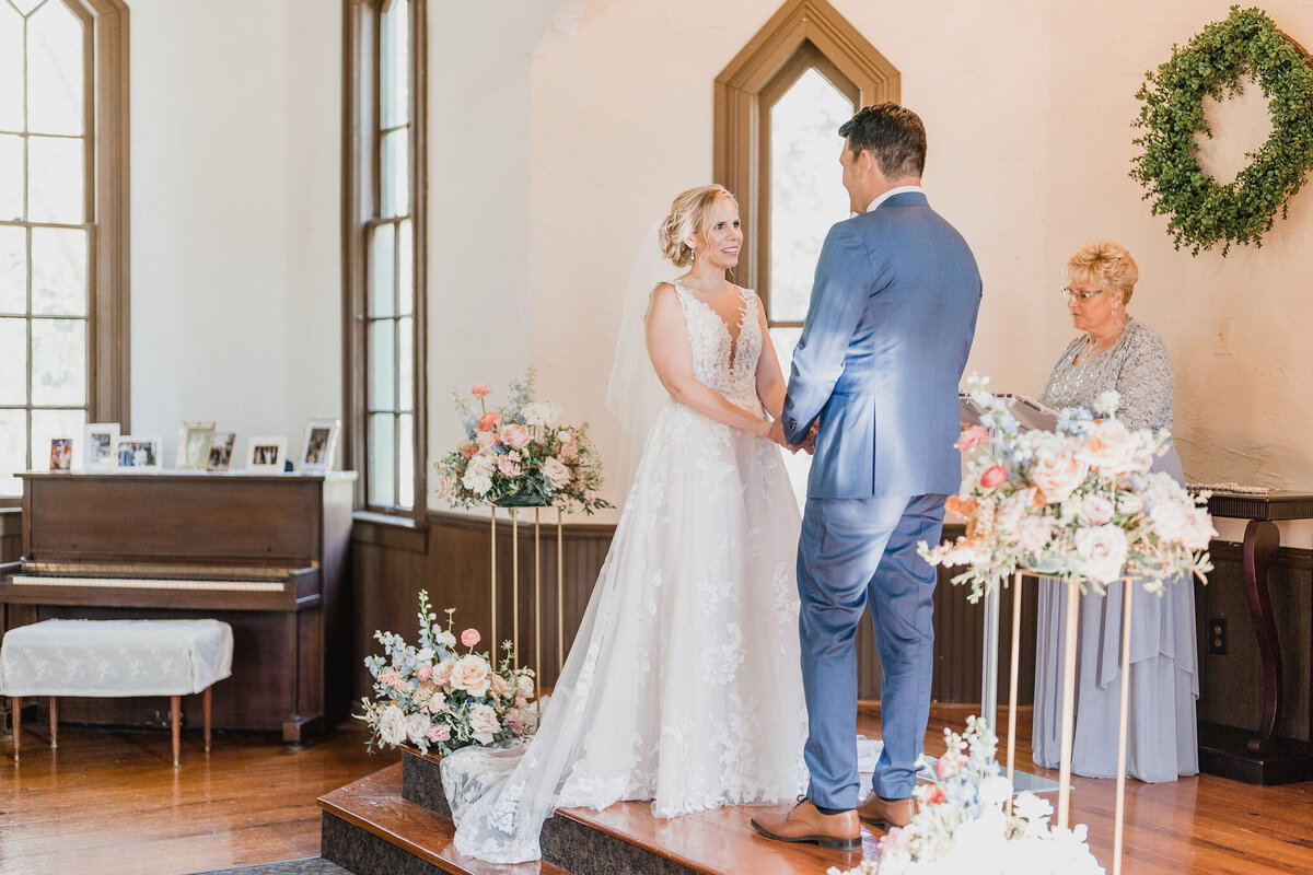 tara-tomlinson-chantilly-chic-elope-tampa-bay-historic-chapel-6