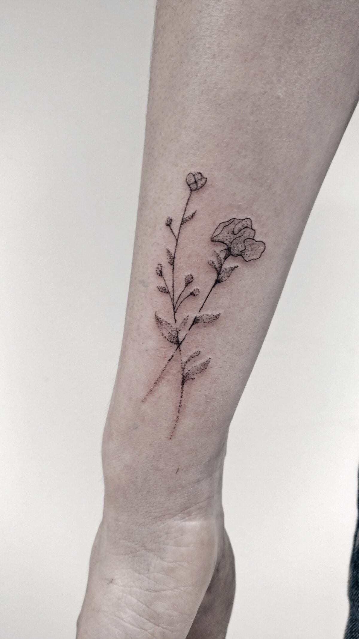 minimal tattoo, fine line tattoo, floral tattoo