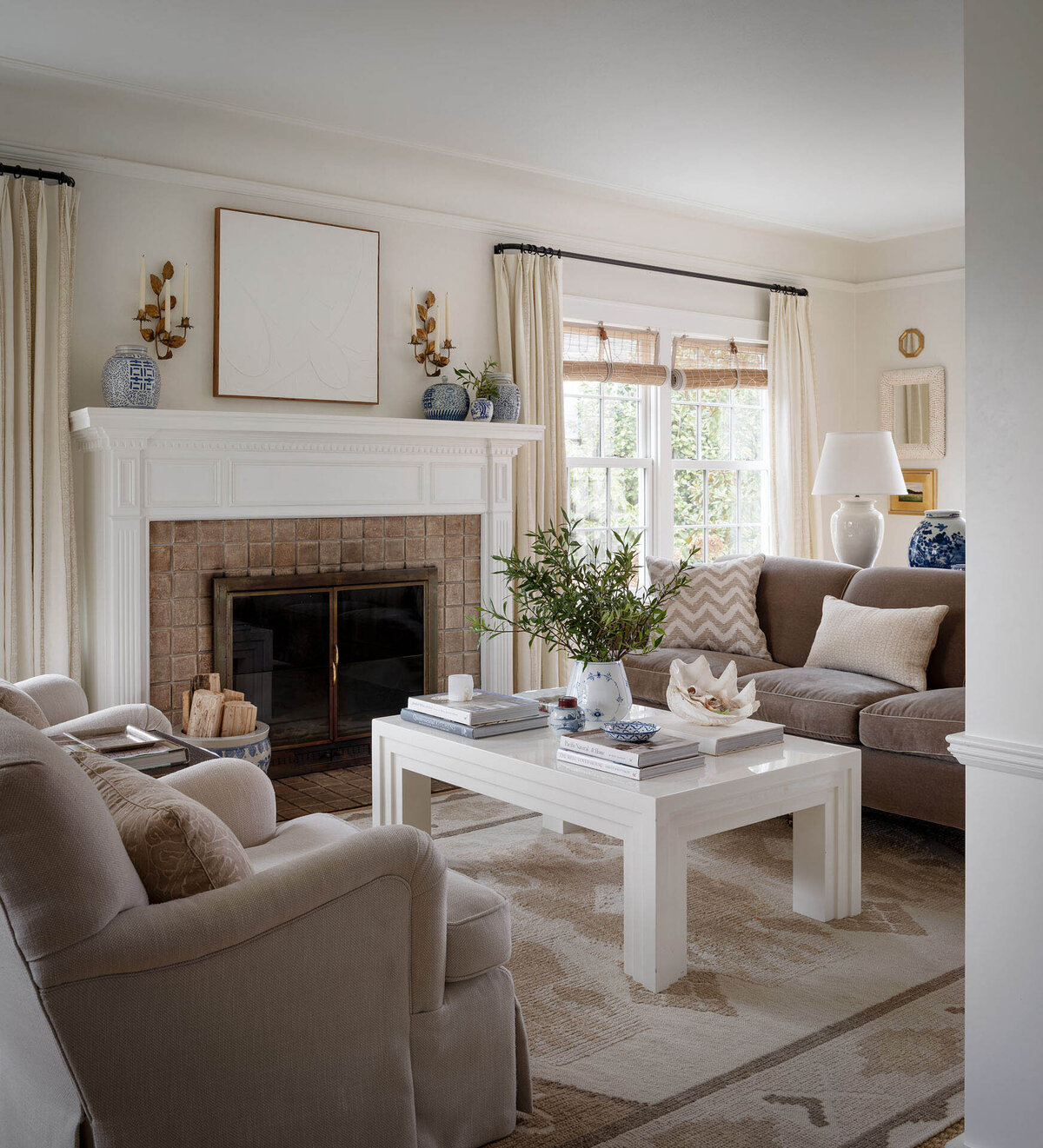3-nuetral-living-room-white-coffee-table-seagrass