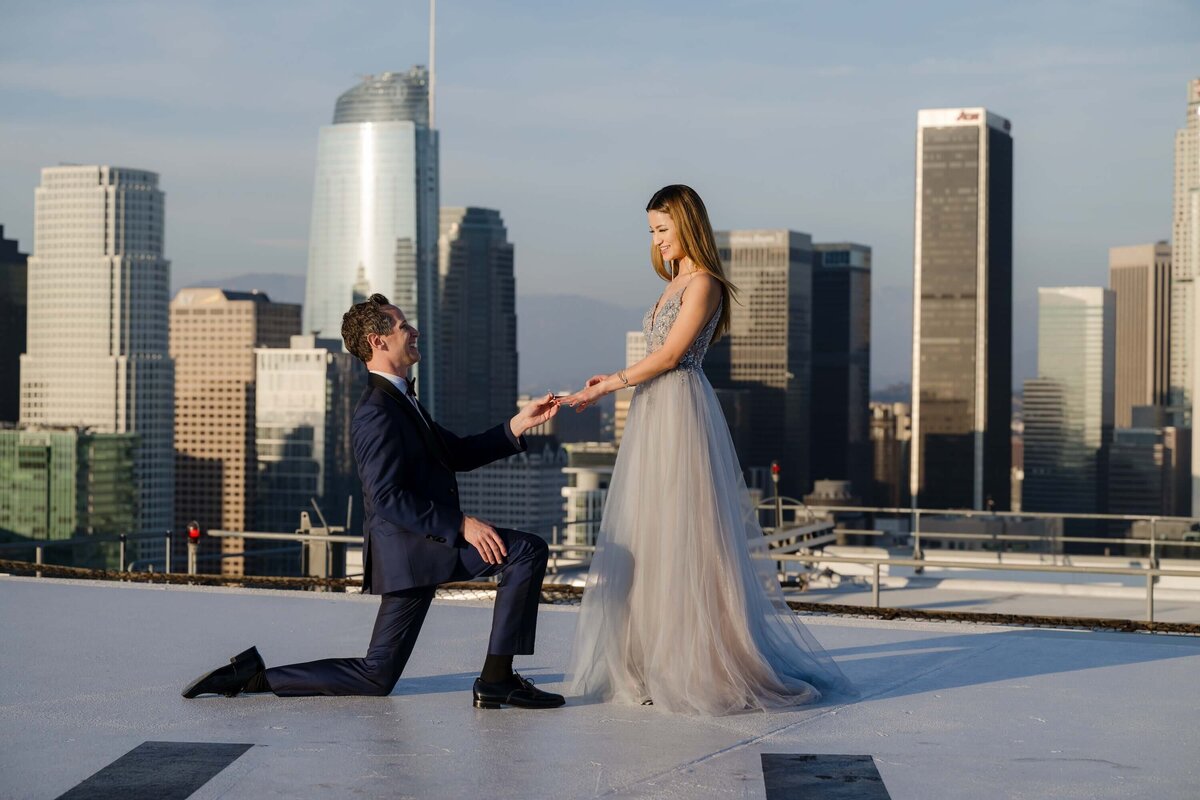 rooftop-proposal-downtown-los-angeles-karina-pires-photography-1