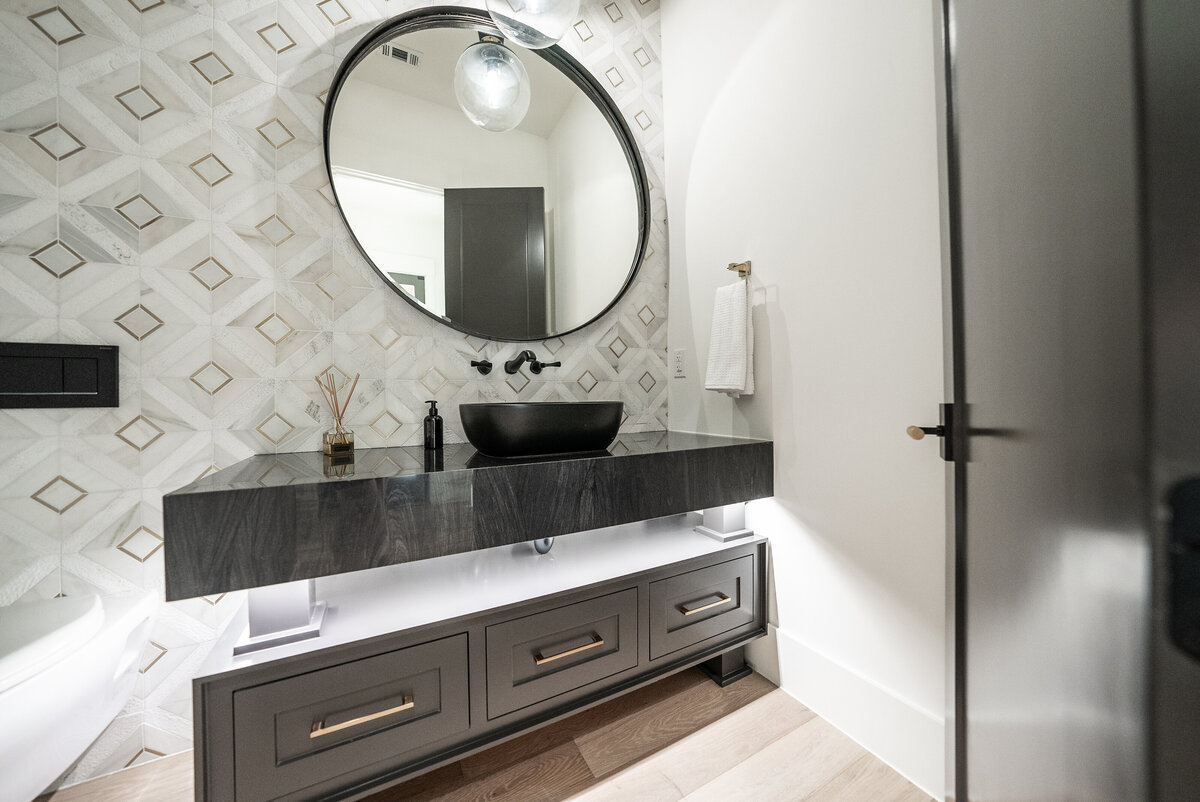 Beautiful bathroom with black accents in Southlake model home