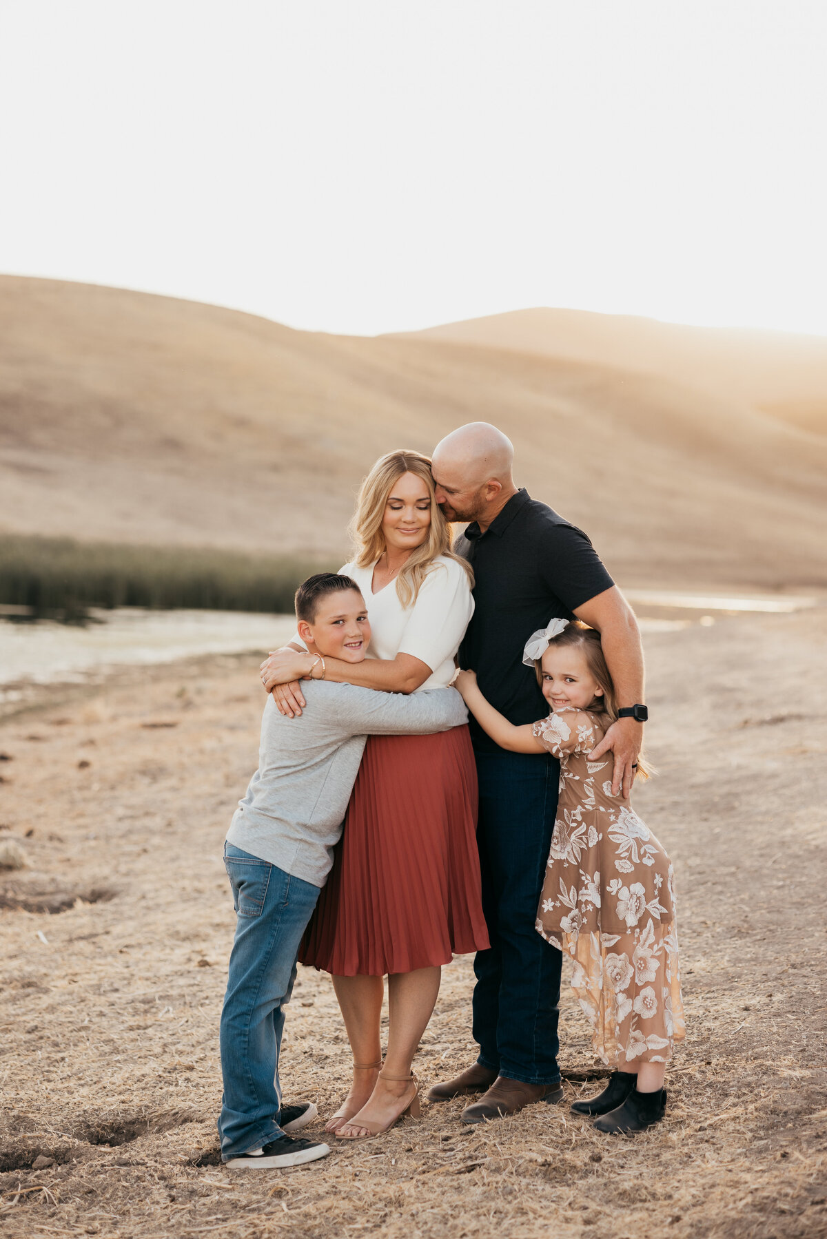Family photographer Jolee henley photography is in the central valley of california. I specialize in wedding and family photography in the Modesto ca area.