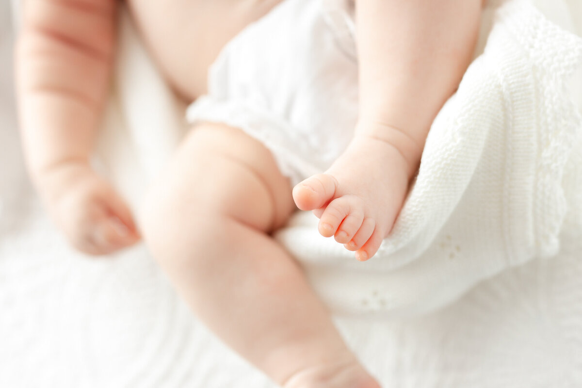 Newborn-Photographers-in -savannah-ga-studio  (3)