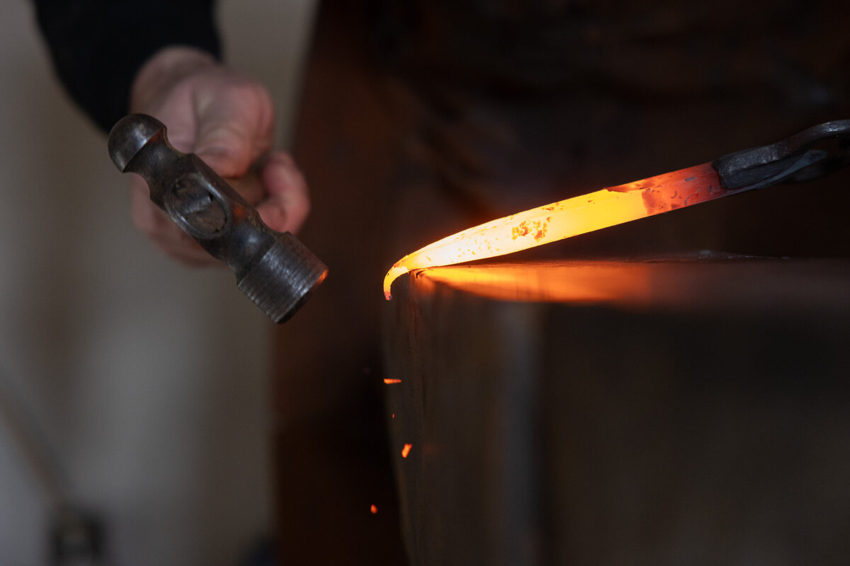 ct-brand-photography-blacksmith-hammering-steel