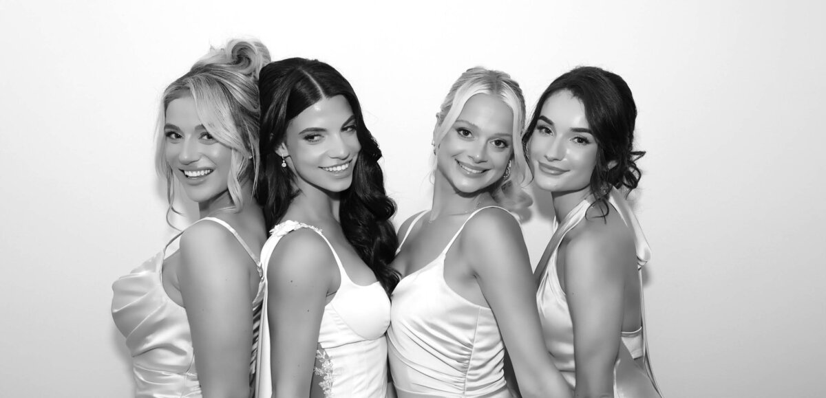 glam-cam-booth-bride-wedding-party-glamour-shot-2