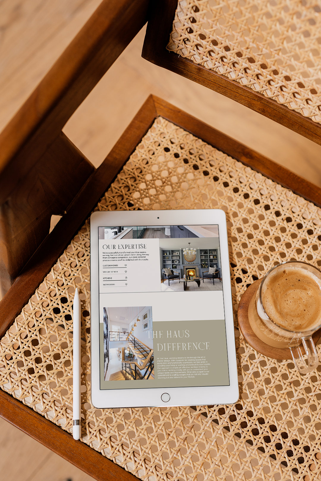 Haus Mockup 25