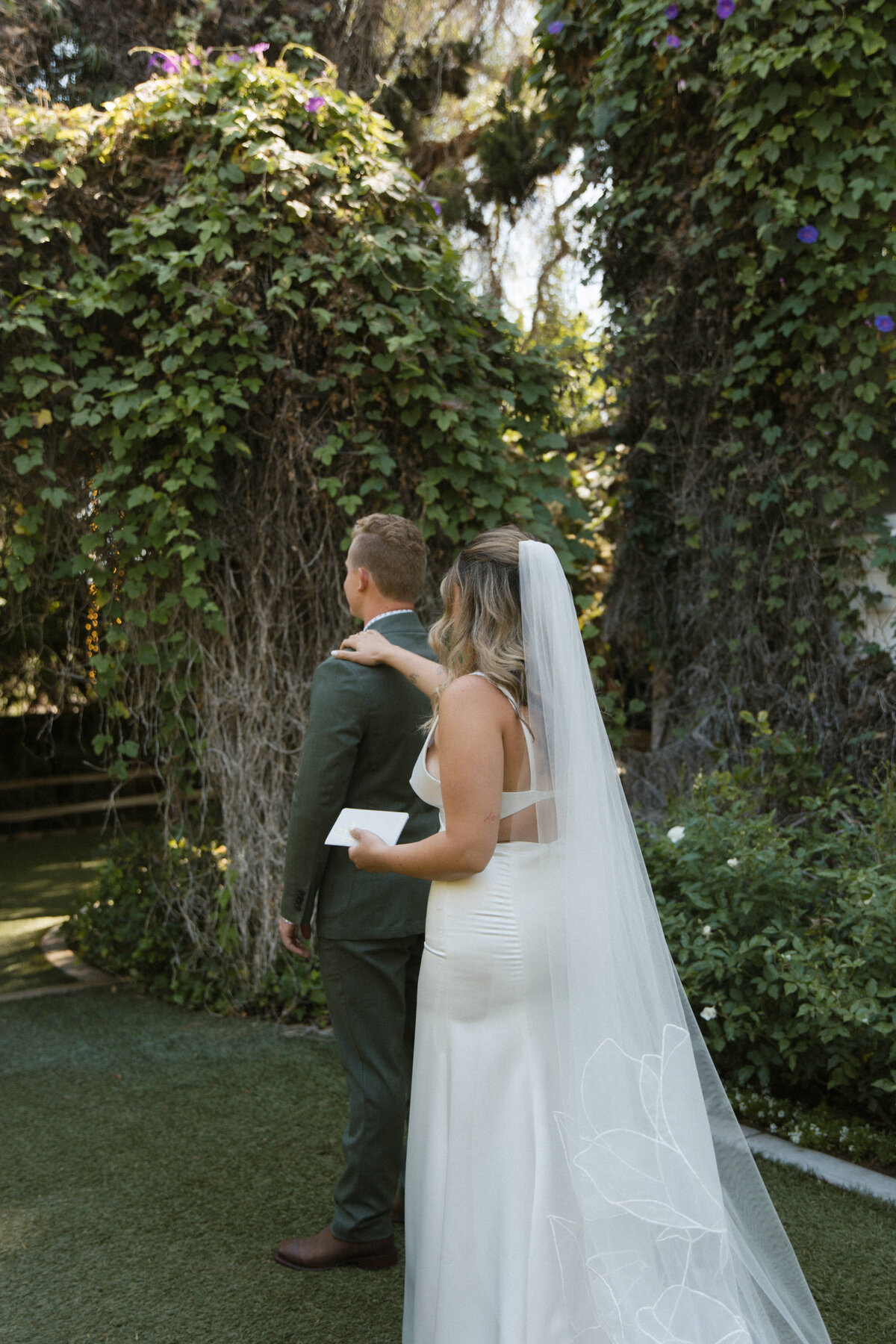 bride and groom portaits