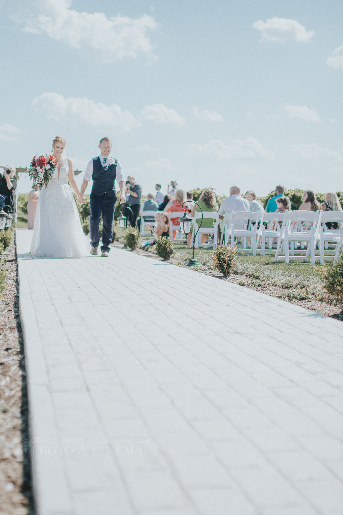 ceremony _ alaynna ann schwartz _ harpors vinyard _ iowa photographer _ playlife photography_0163