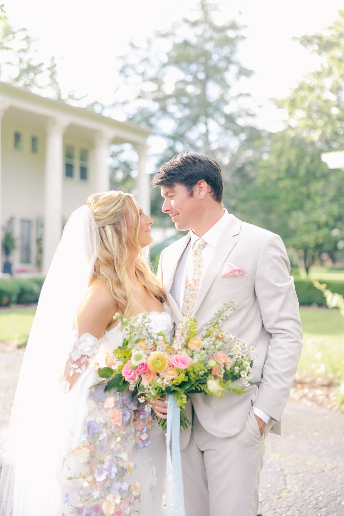 Sneak Peeks Creekside at Colliers End May Wedding | Lauren Elliott Photography | Emily & Kyle Anderson -120