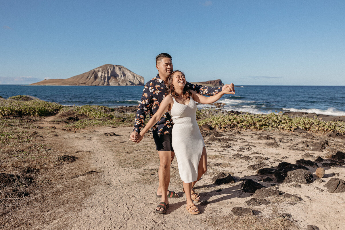 makapuu-beach-couple-portraits-22