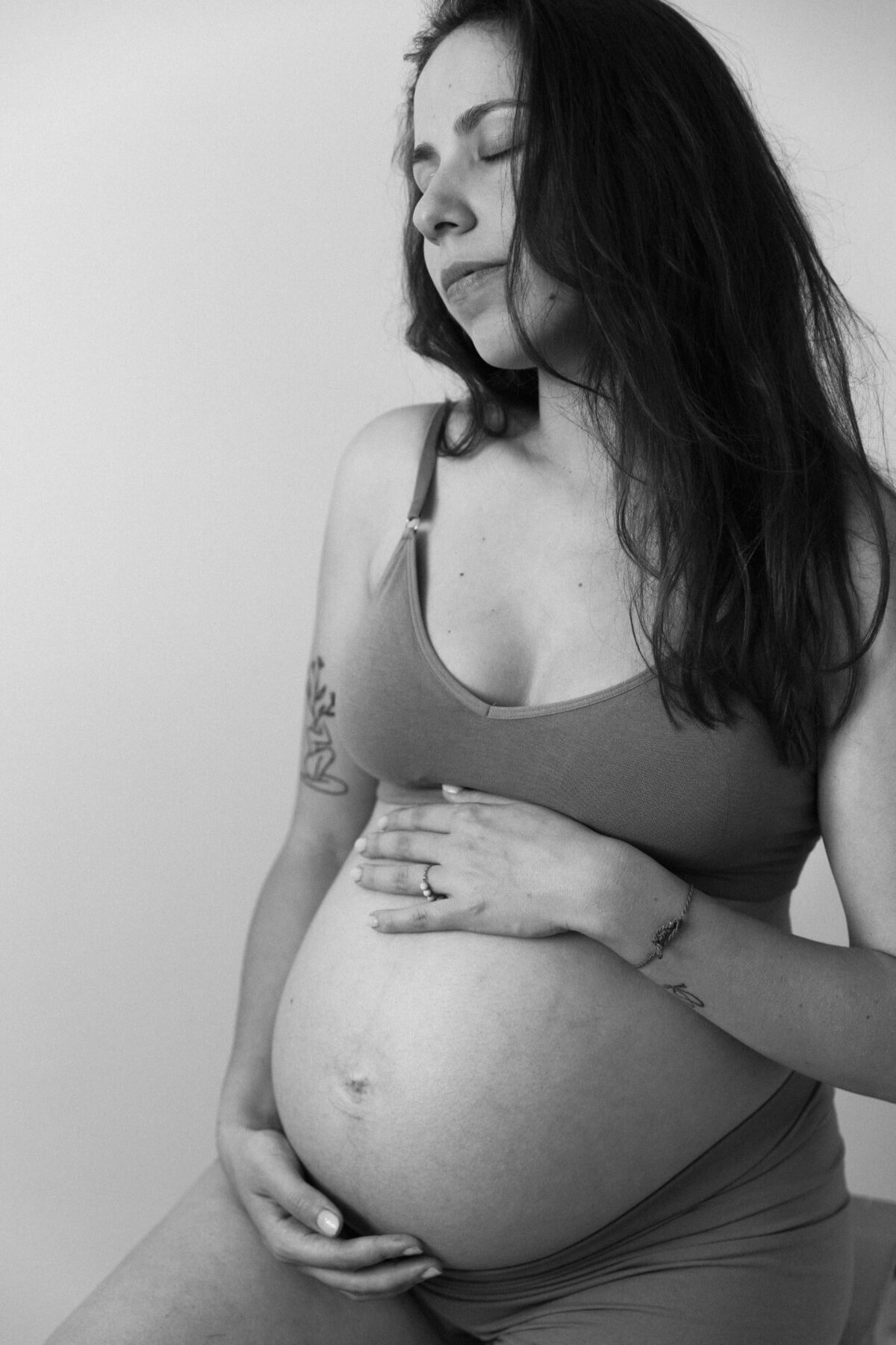 victoria-grossesse-studio-sensigraphie-photographe-grossesse-lyon-10-min