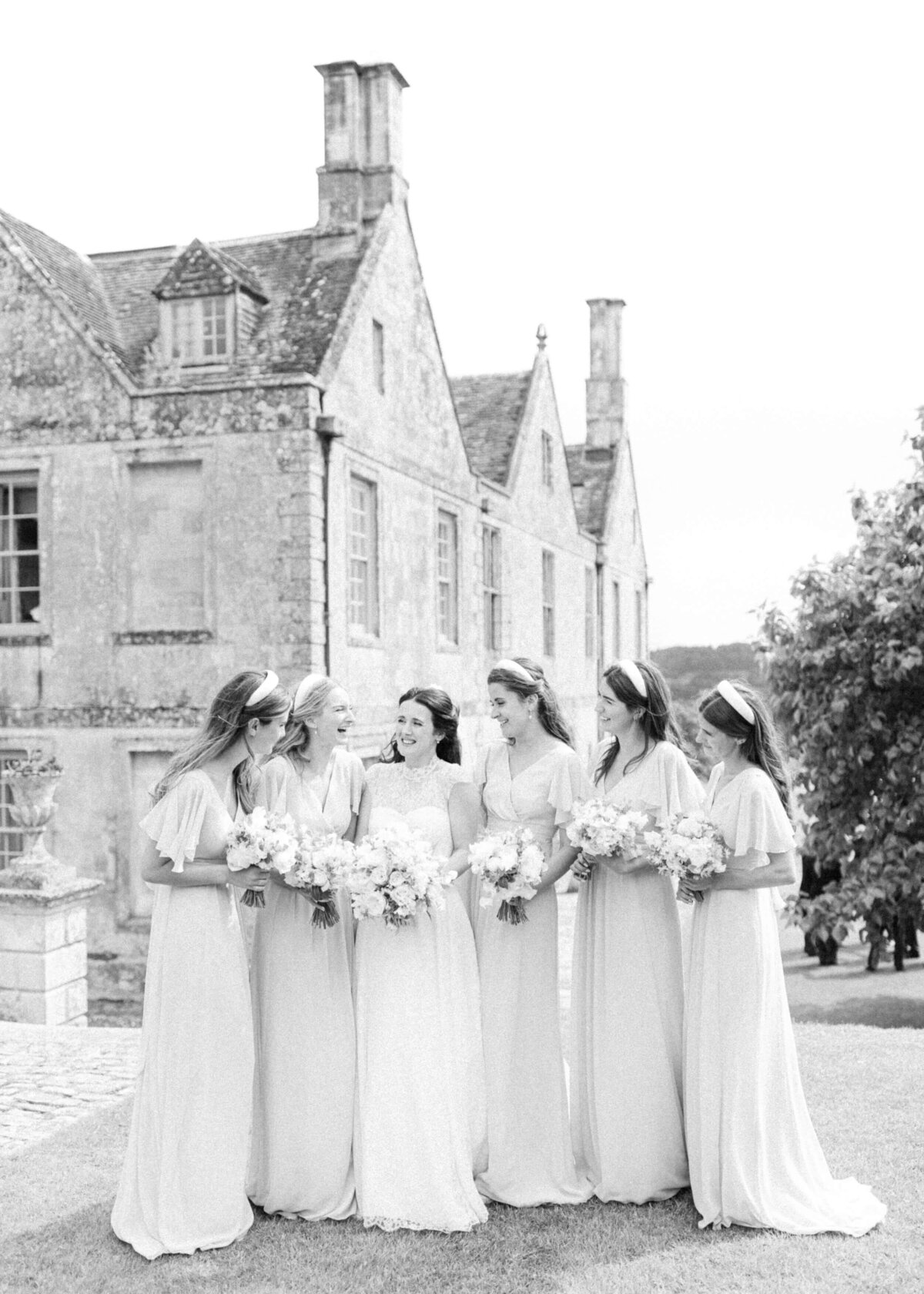 chloe-winstanley-weddings-wiltshire-hatch-house-bridesmaids