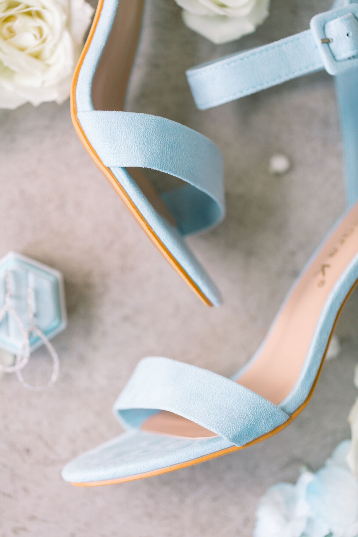 summer-rustic-blue-gin-wedding-12