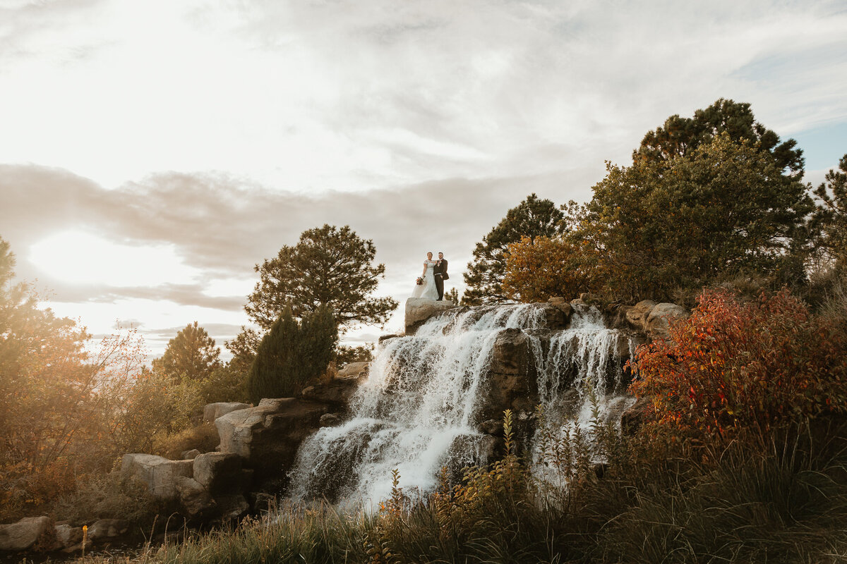 oregon-forest-waterfall-elopement-photographer