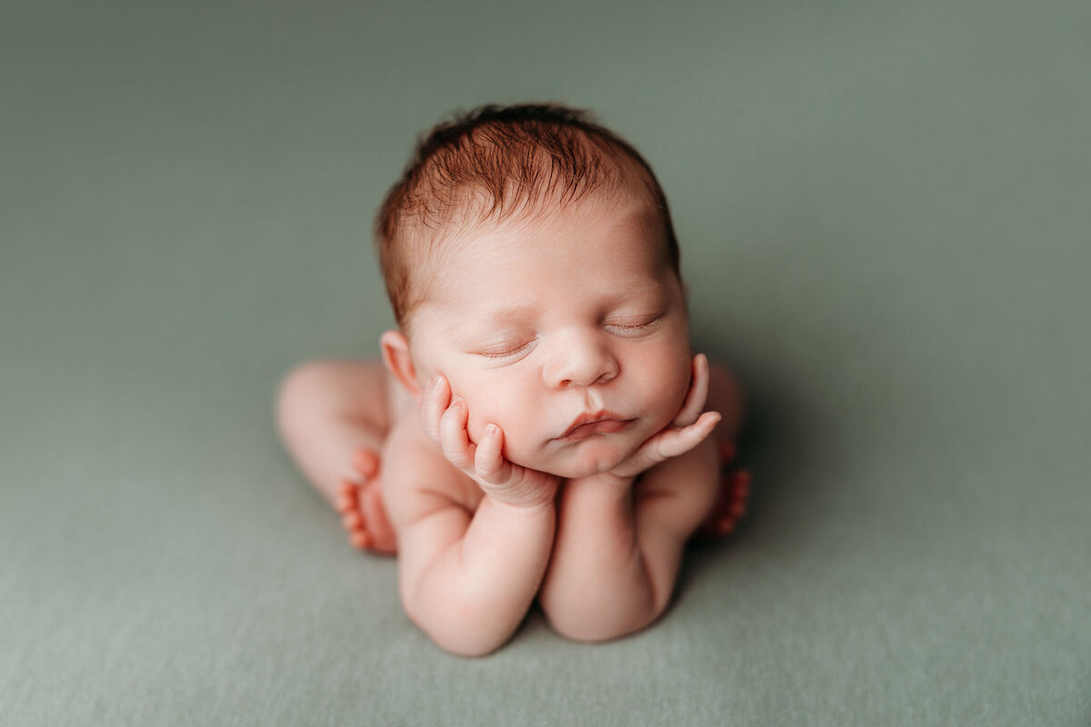 arielle_elizabeth_photography_newborn photographer, family photographer, baby photographer, milestones photographer, studio, near traverse city, near charlevoix, near petoskey, near gaylord, near harbor springs, michigan photographer_01256