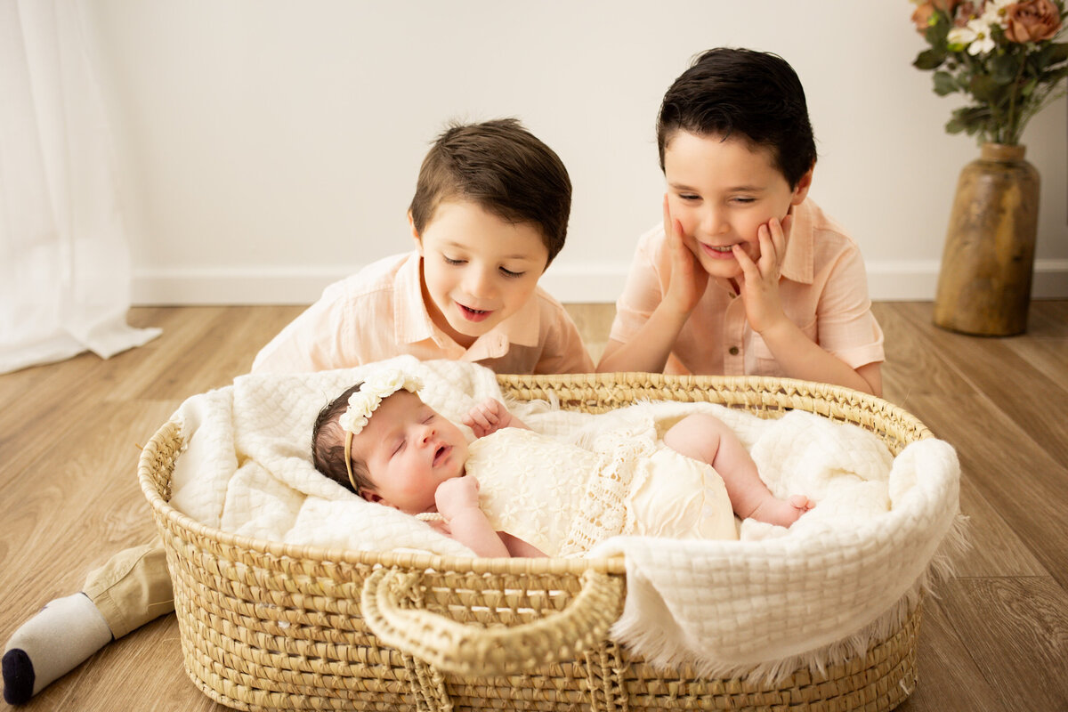 whitestone-newborn-session-with-siblings