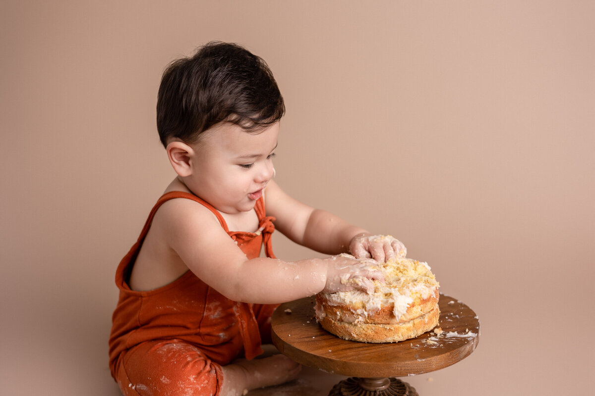 Baby-boy-cake-smash-photography-session-in-home-Lexington-KY-photographer-4