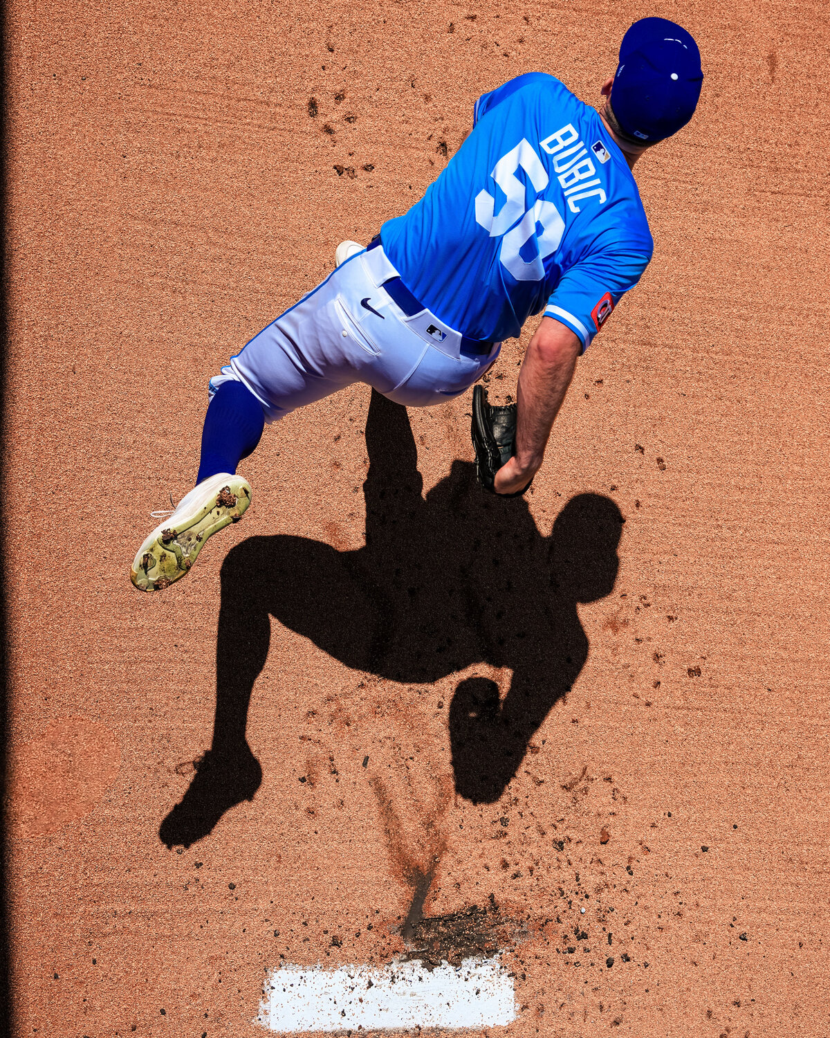 kansas-city-sports-photography-0155-baseball-player-running-bases