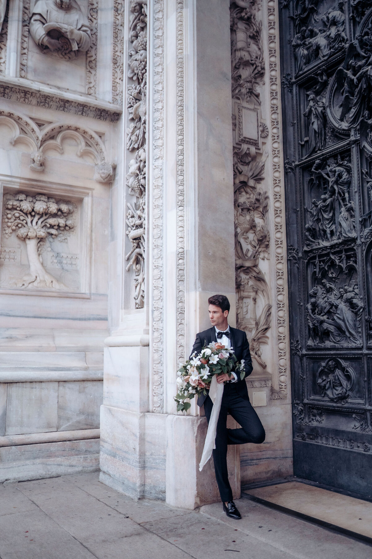 055-Milan-Duomo-Inspiration-Love-Story Elopement-Cinematic-Romance-Destination-Wedding-Editorial-Luxury-Fine-Art-Lisa-Vigliotta-Photography