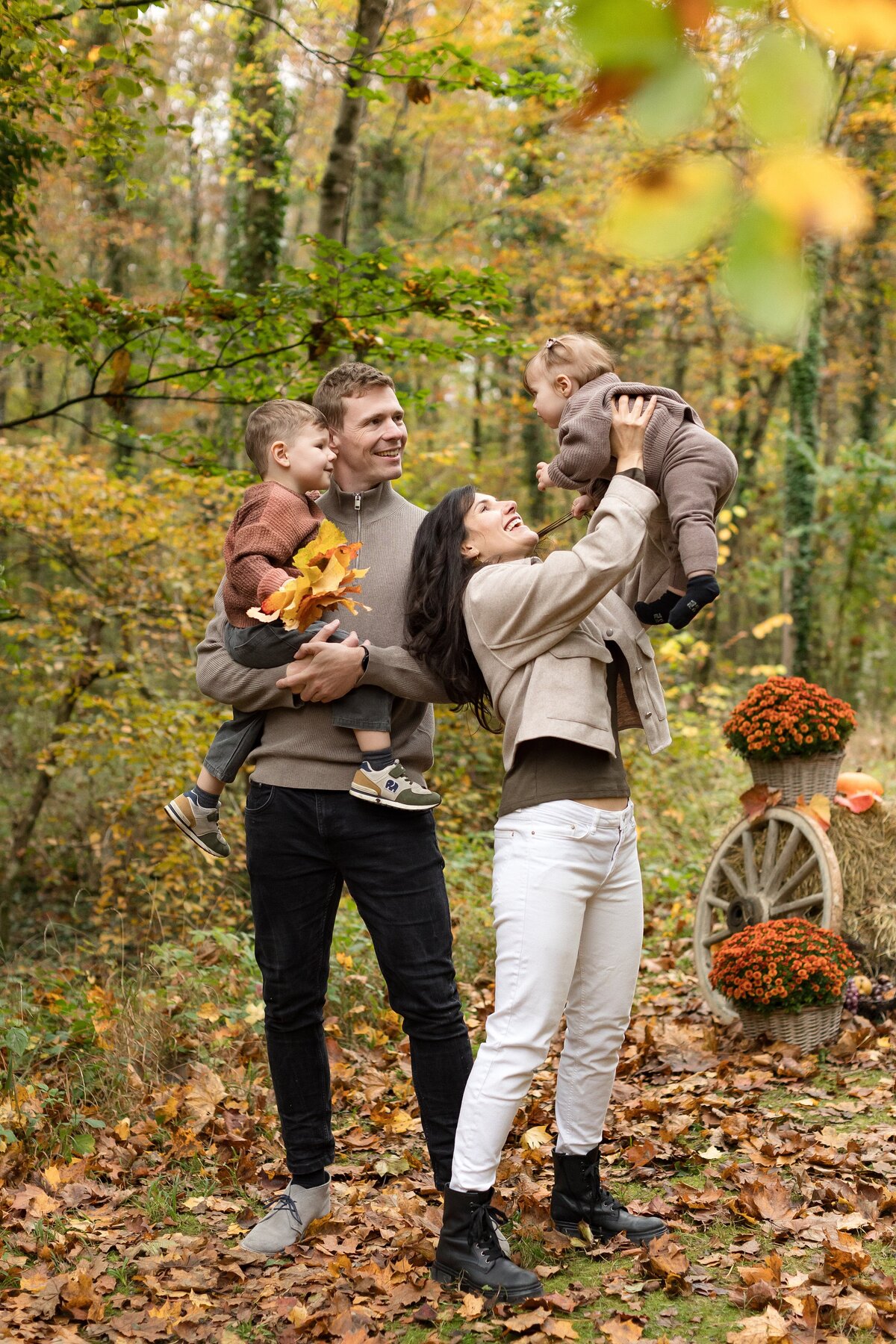 Herbst-Mini-Shooting-Familienfotos-Fotoshooting-Familienfotograf-Aargau-8-AR9A2383