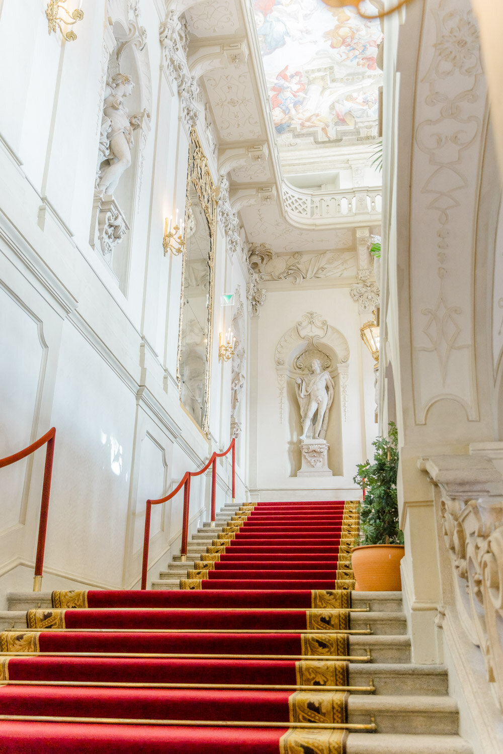 DeniseKerstin_CarmenTrappenberg_Wien_Hochzeitsfotograf_palais_palais-kinsky_heiraten_hochzeit_palaishochzeit_001