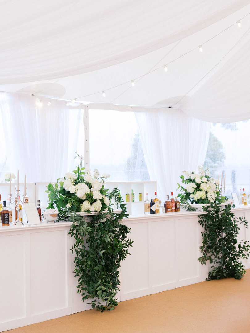 riverview-yacht-club-tented-wedding-florals