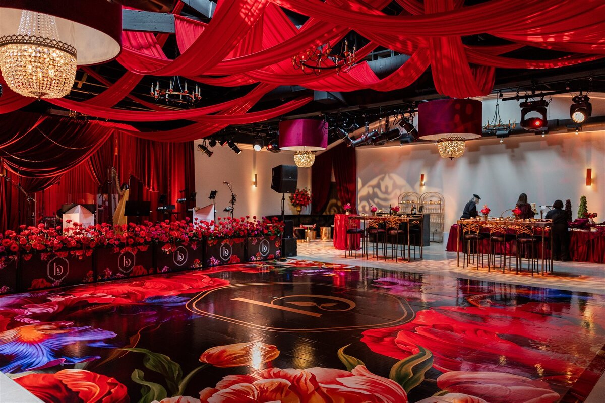 Event space styled with a Baroque theme, featuring ornate gold accents, rich fabrics, grand chandeliers, and intricate moldings, creating a luxurious and dramatic atmosphere