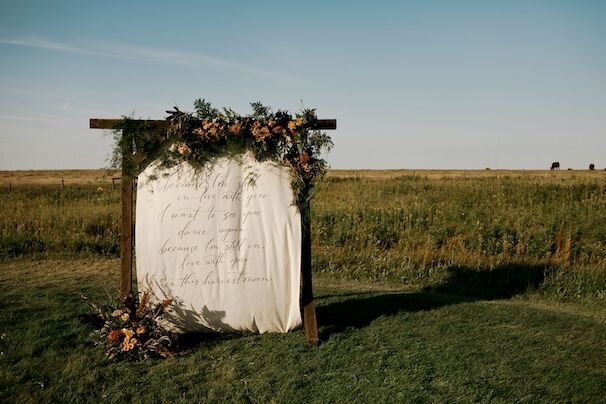 floral-and-field-design-bespoke-wedding-floral-styling-calgary-alberta-harvest-moon-1
