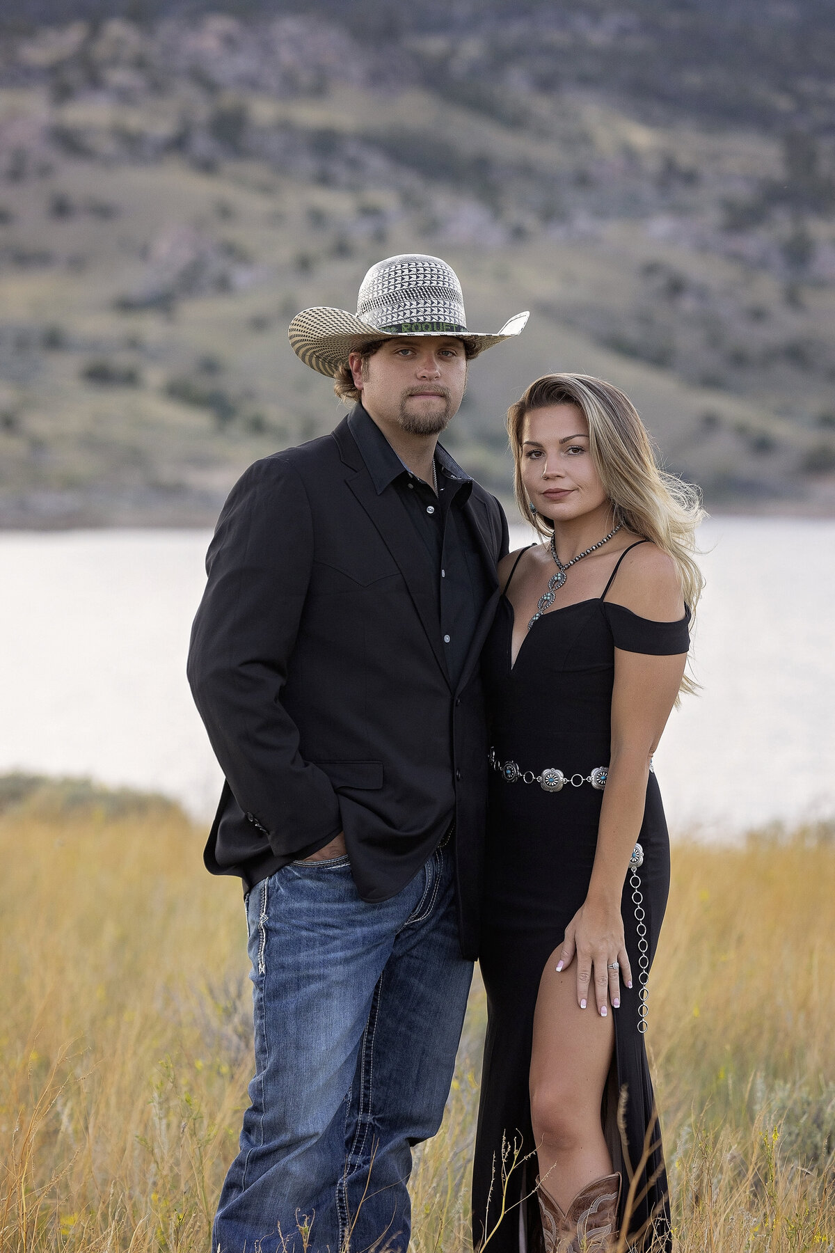 Shanna-Mae-Photography-Montana-Photographer-Engagement-Couples-Classy-Western-Mountains-Sunset-Ennis-Bozeman-012